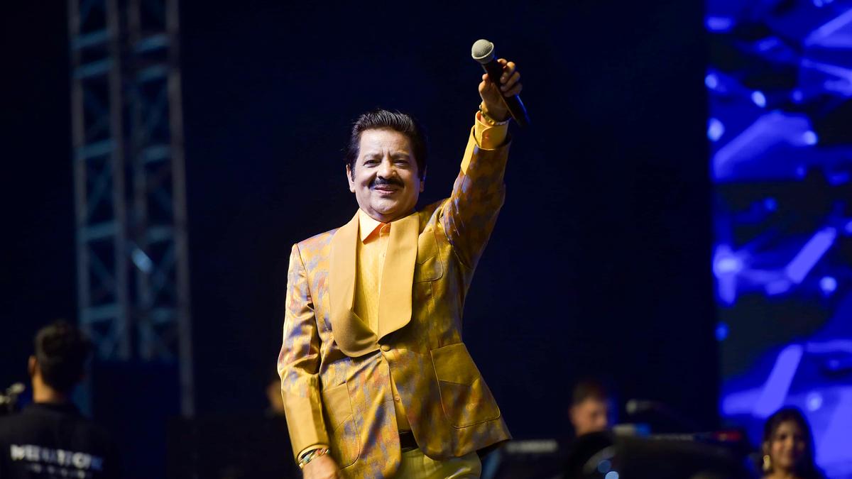 Singer Udit Narayan faces backlash after video shows him kissing female fan at live concert