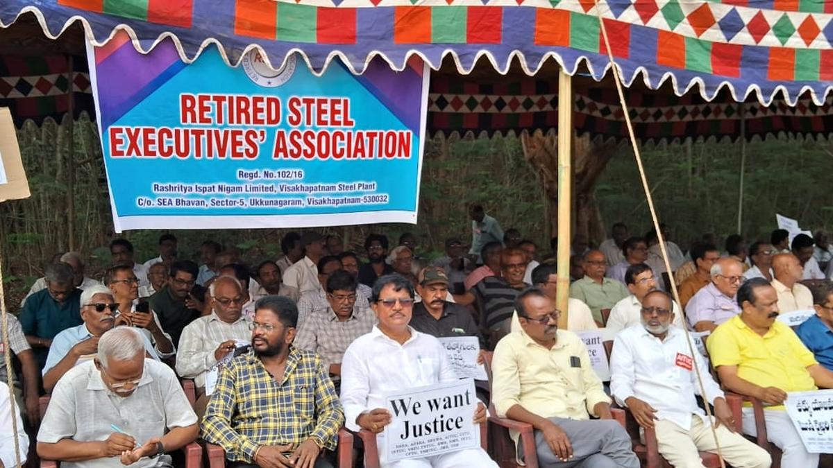 VSP retired employees raise voice against medical insurance premium revision