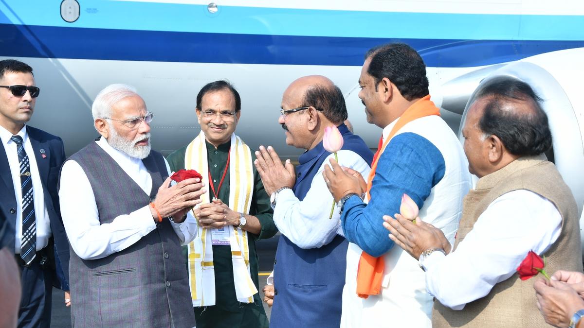 PM Narendra Modi makes a brief halt at Kalaburagi airport
