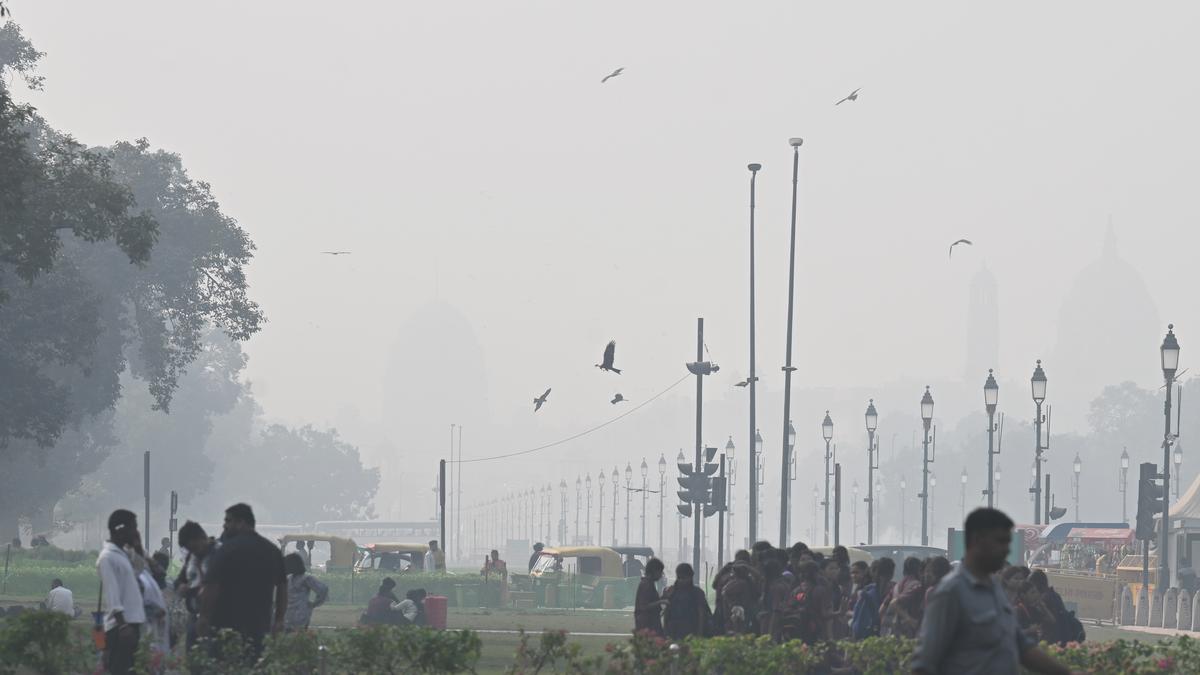 Delhi's air pollution worsens, residents complain of breathing difficulties