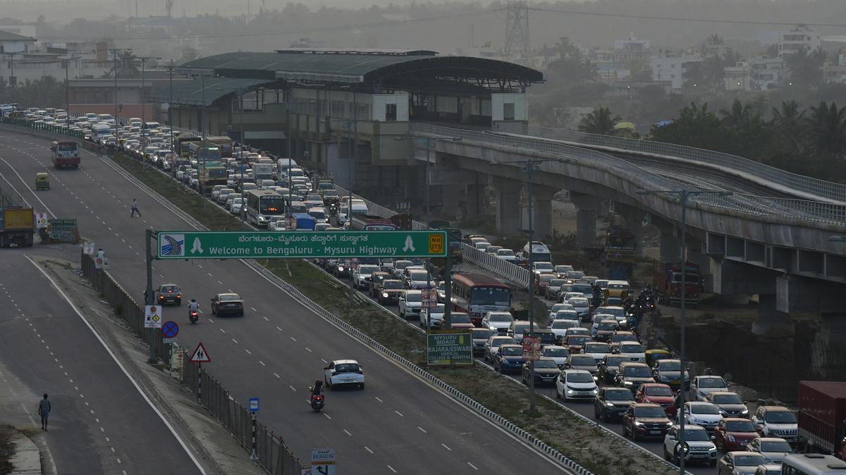 Weekend woes on Bengaluru–Mysuru expressway: Time saved on expressway lost in traffic congestion at Kumbalgod