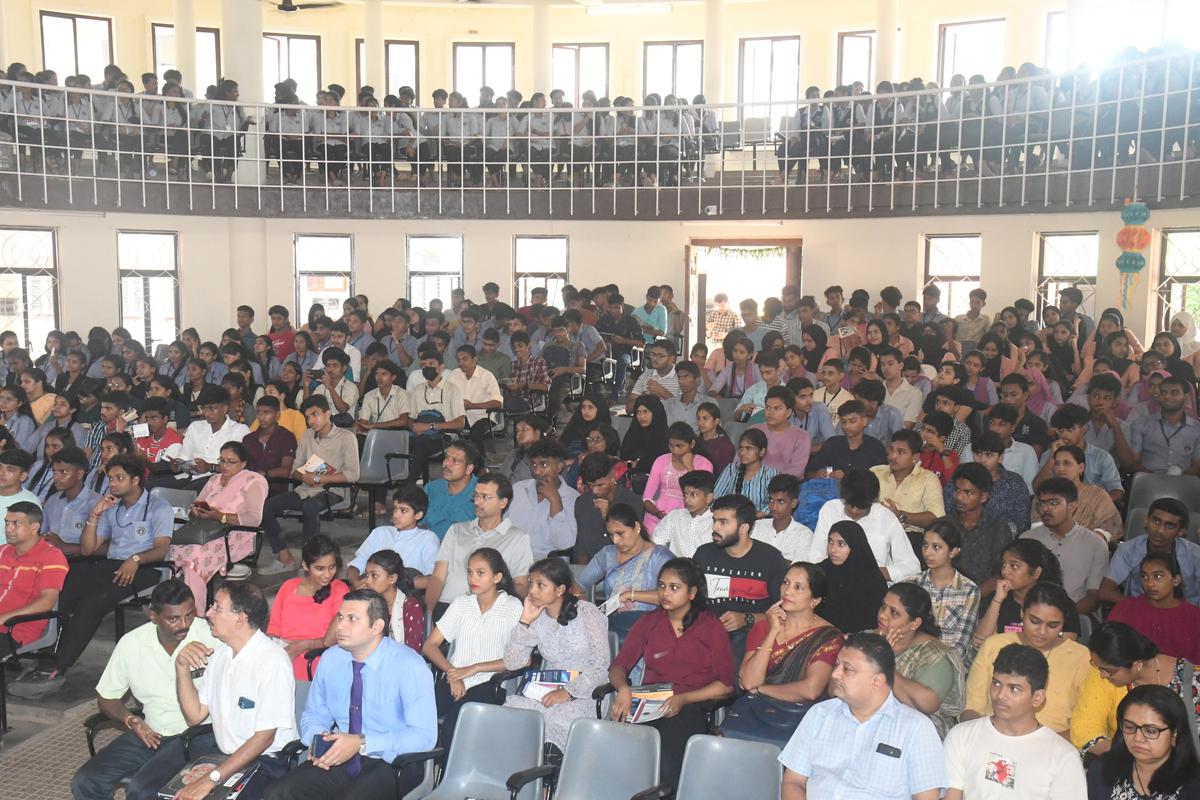 A large number of students participated in The Hindu CET counselling programme at Ramakrishna College, Bunts Hostel, in Mangaluru on Saturday.