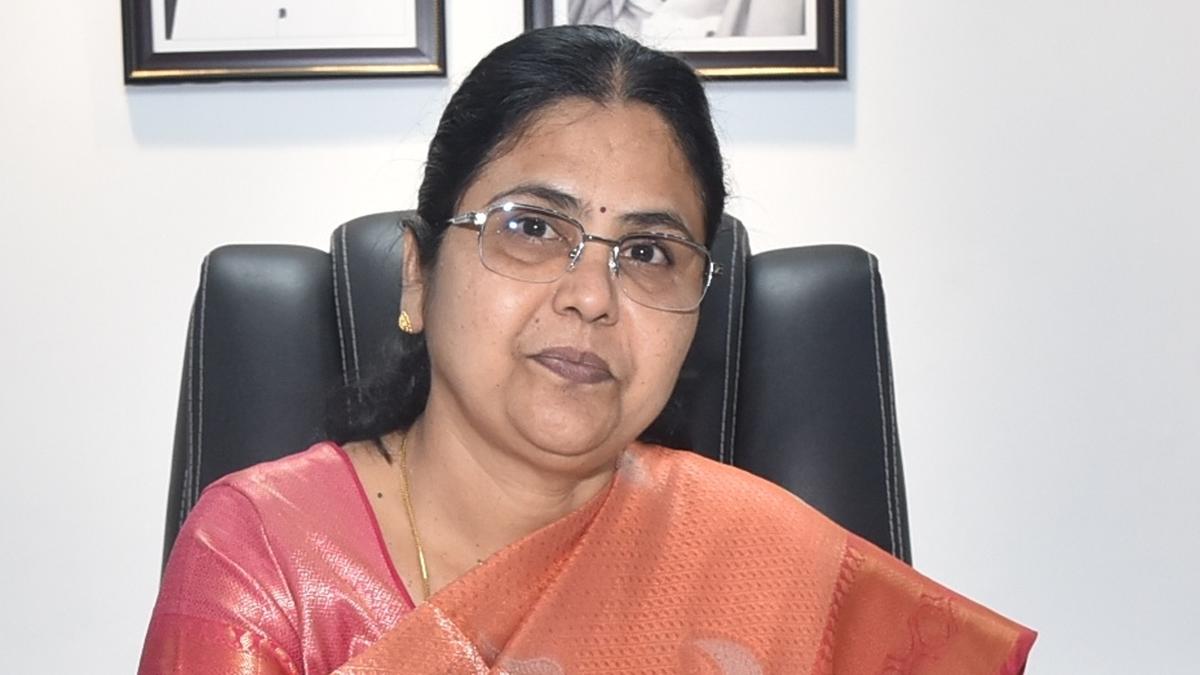 M.N. Poongodi takes charge as Dindigul Collector