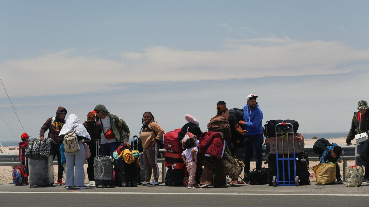 Peru declares state of emergency over expected migrant surge from Chile
