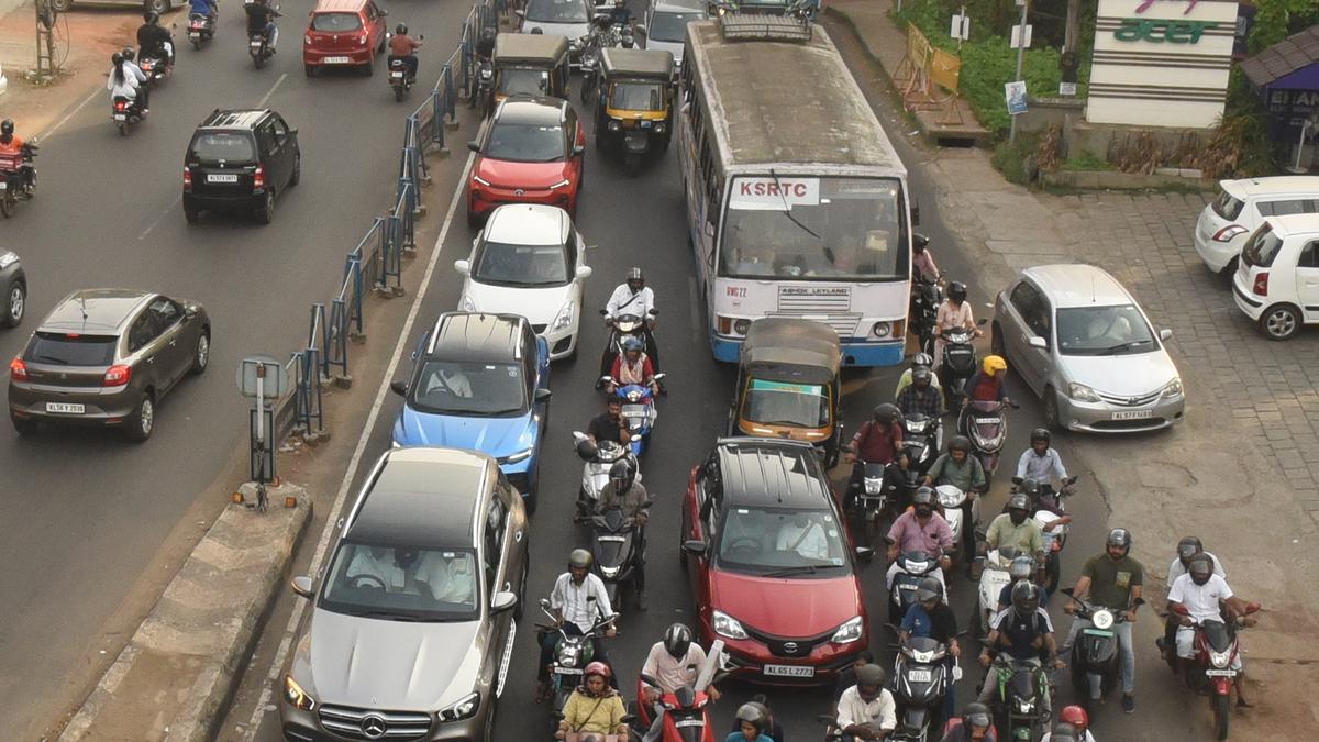 Police to strictly enforce lane traffic discipline at major junctions in Kozhikode