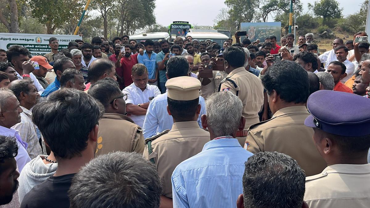 Protest in Masinagudi bring traffic to standstill