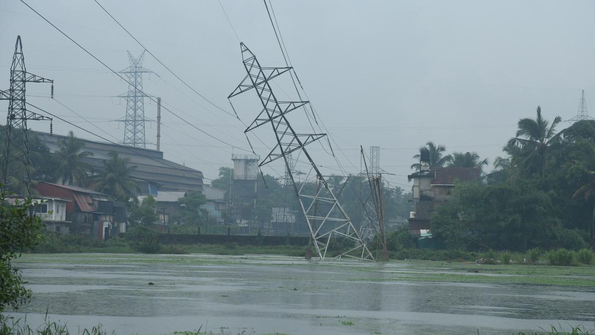 Overnight heavy rains threw life out of gear in Kerala; IMD issues red alerts for five districts