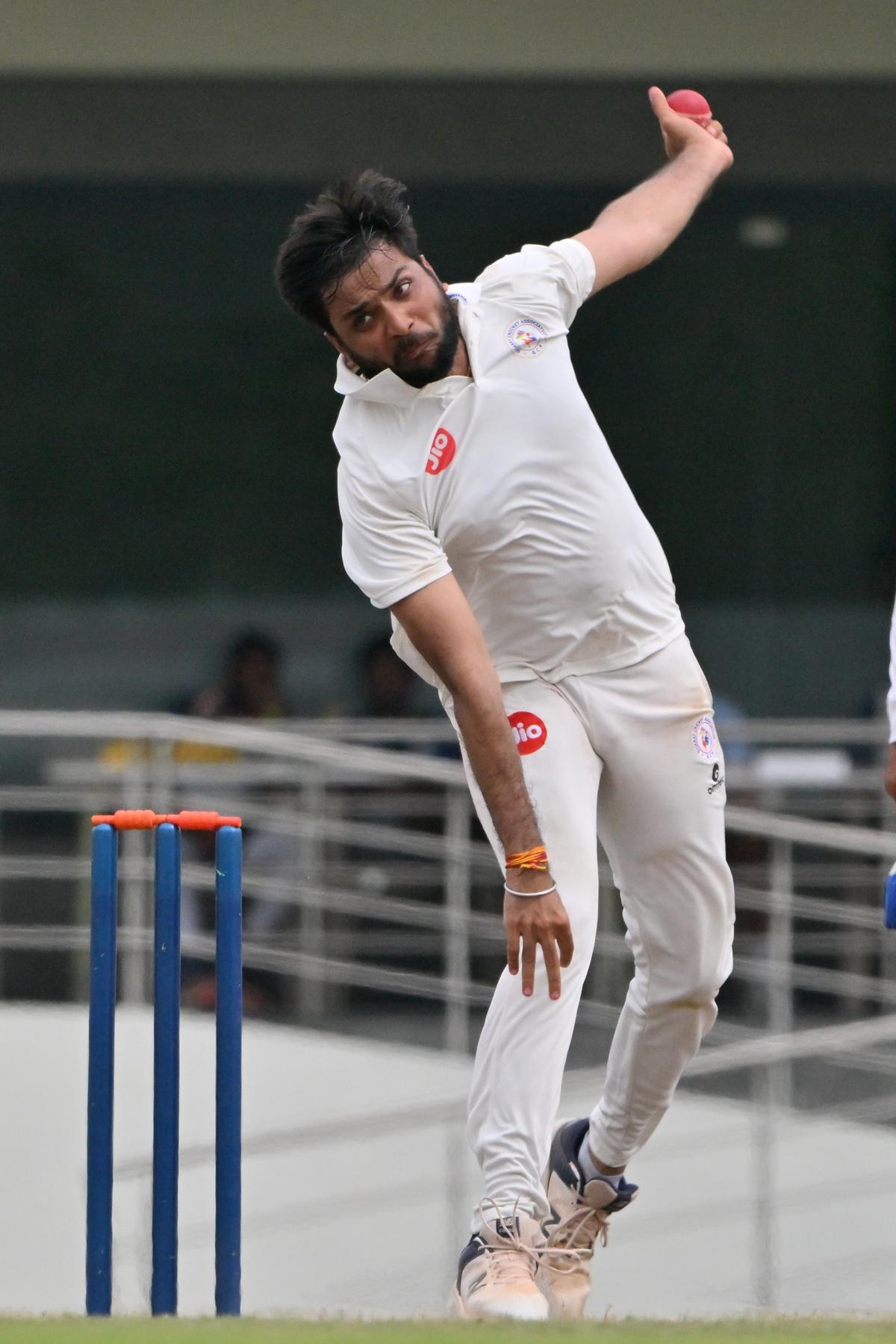 Gujarat bowler Siddharth Desai delivers a ball against TNCA President’s XI in the All India Buchi Babu cricket tournament at the Salem Cricket Foundation Ground in Tamil Nadu on Wednesday, 28 August 2024. 