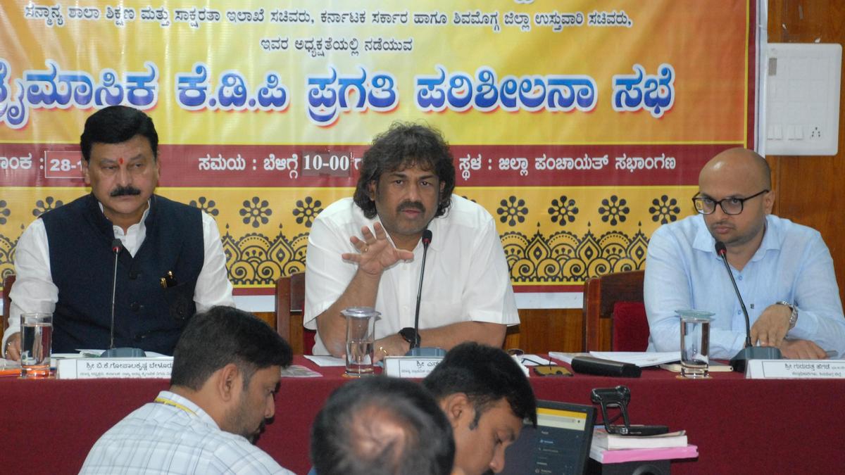 Madhu Bangarappa asks Forest Department officers not to issue notices to farmers over encroachment cases