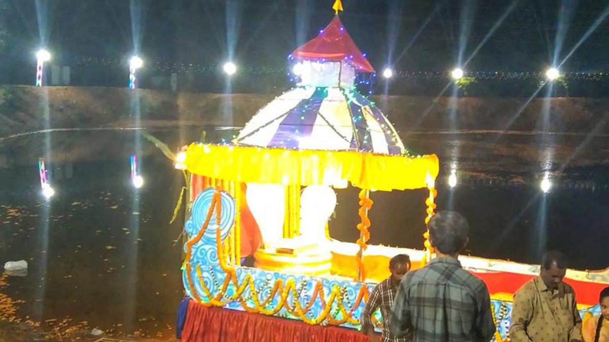 Float festival at Kunti Madhava Swamy temple temple in Visakhapatnam district draws devotees in droves