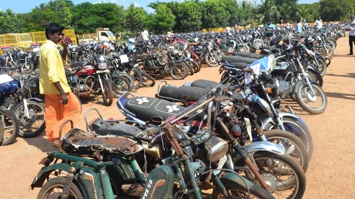 Dindigul police auction 375 unclaimed vehicles