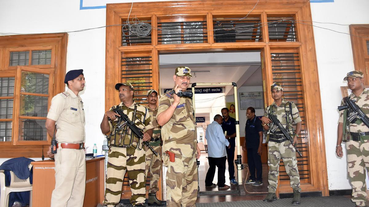 कर्नाटक विधानसभा चुनाव के नतीजे लाइव अपडेट |  वोटों की गिनती के लिए आज स्टेज सेट