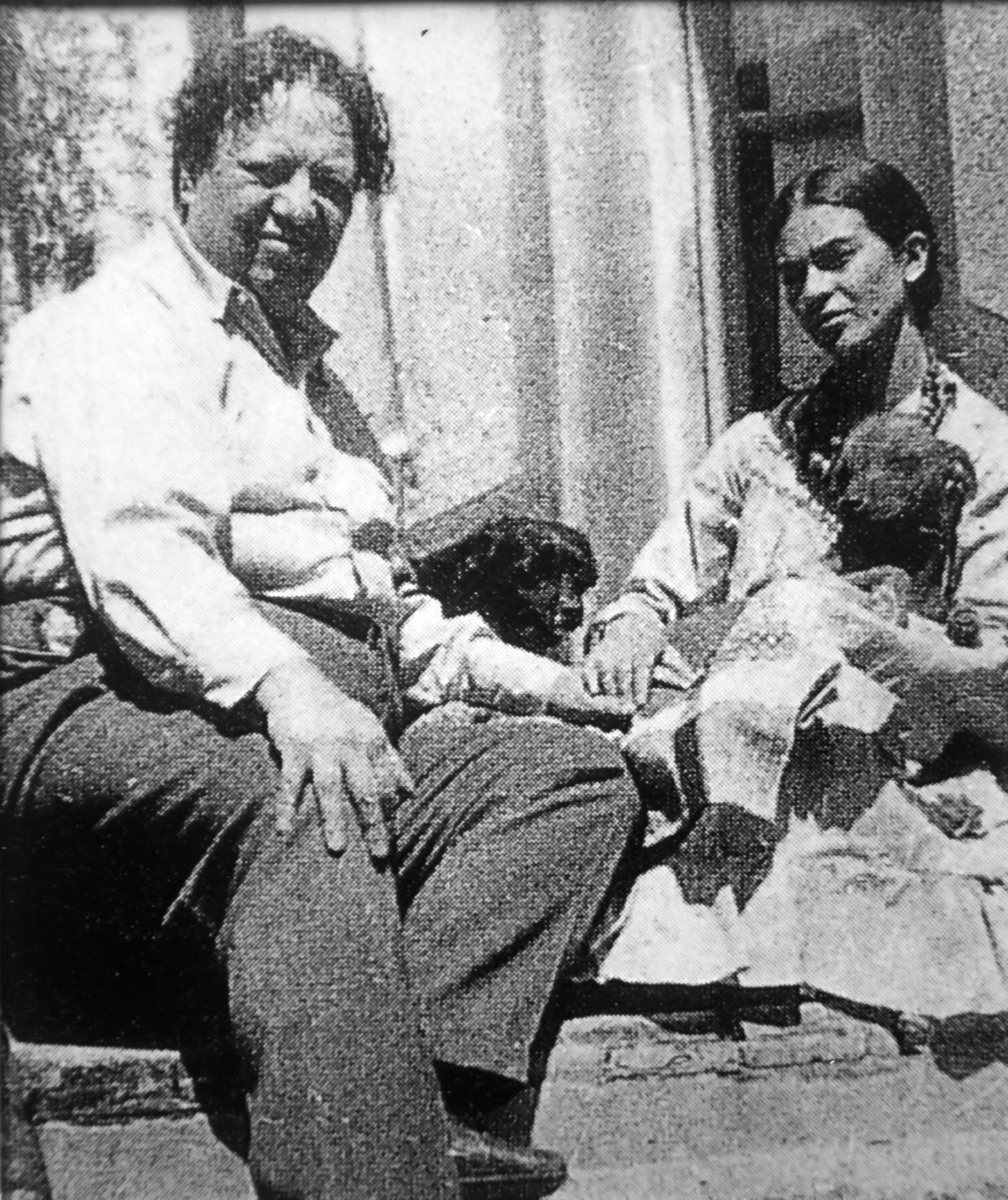 Diego Rivera and Frida Kahlo with their xoloitzcuintles dogs, in the Blue House