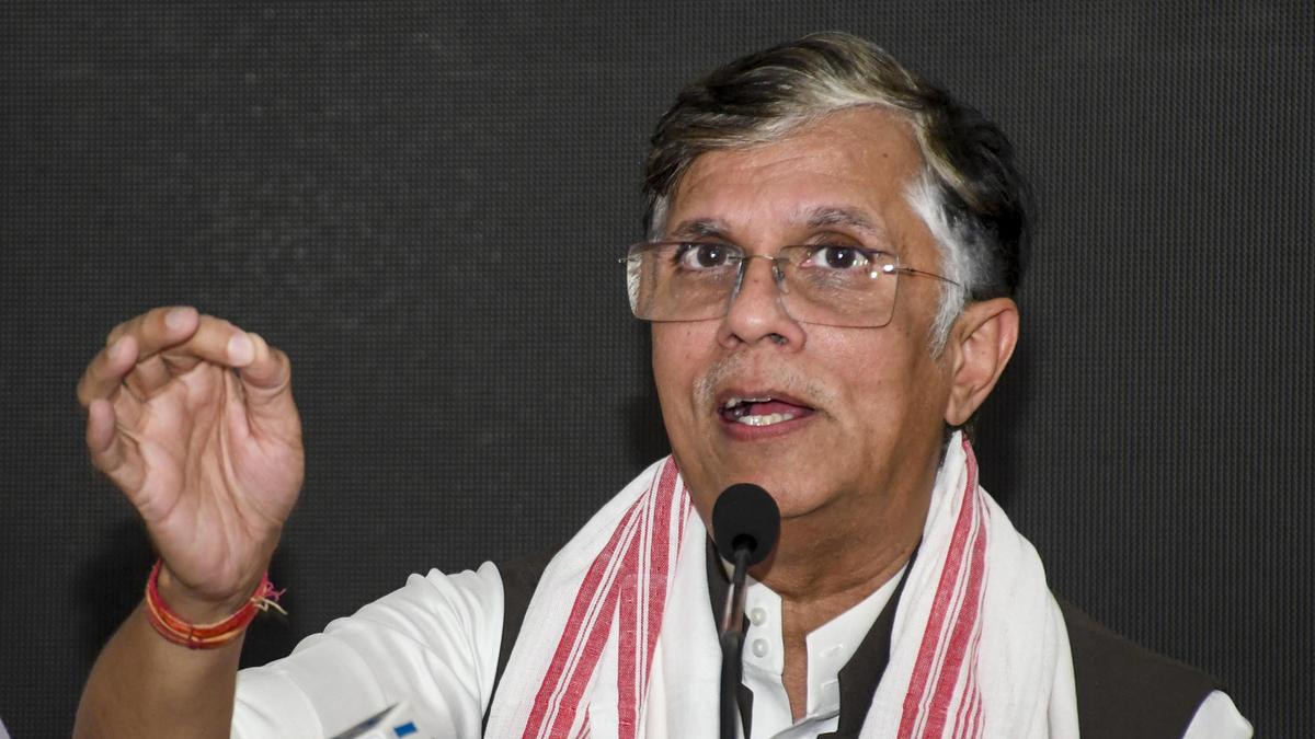 Himanta using police to intimidate, not answer allegations on wife: Pawan Khera