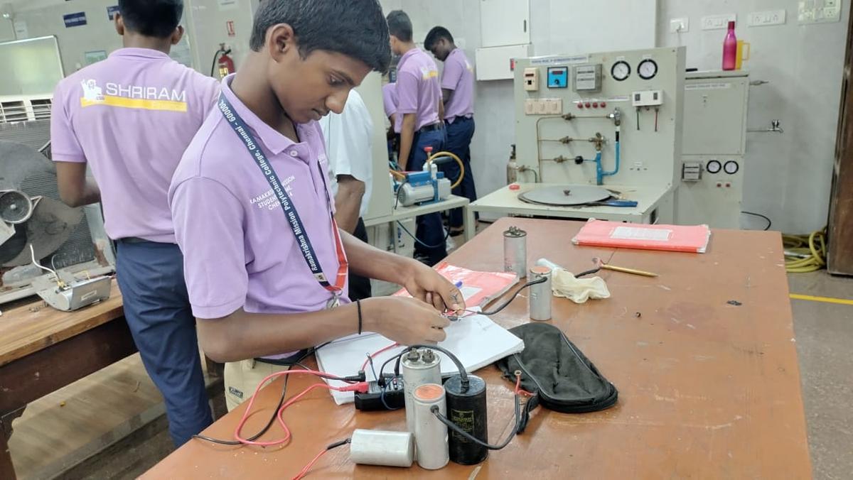 thehindu.com - Liffy Thomas - AC technicians in demand in Chennai this summer