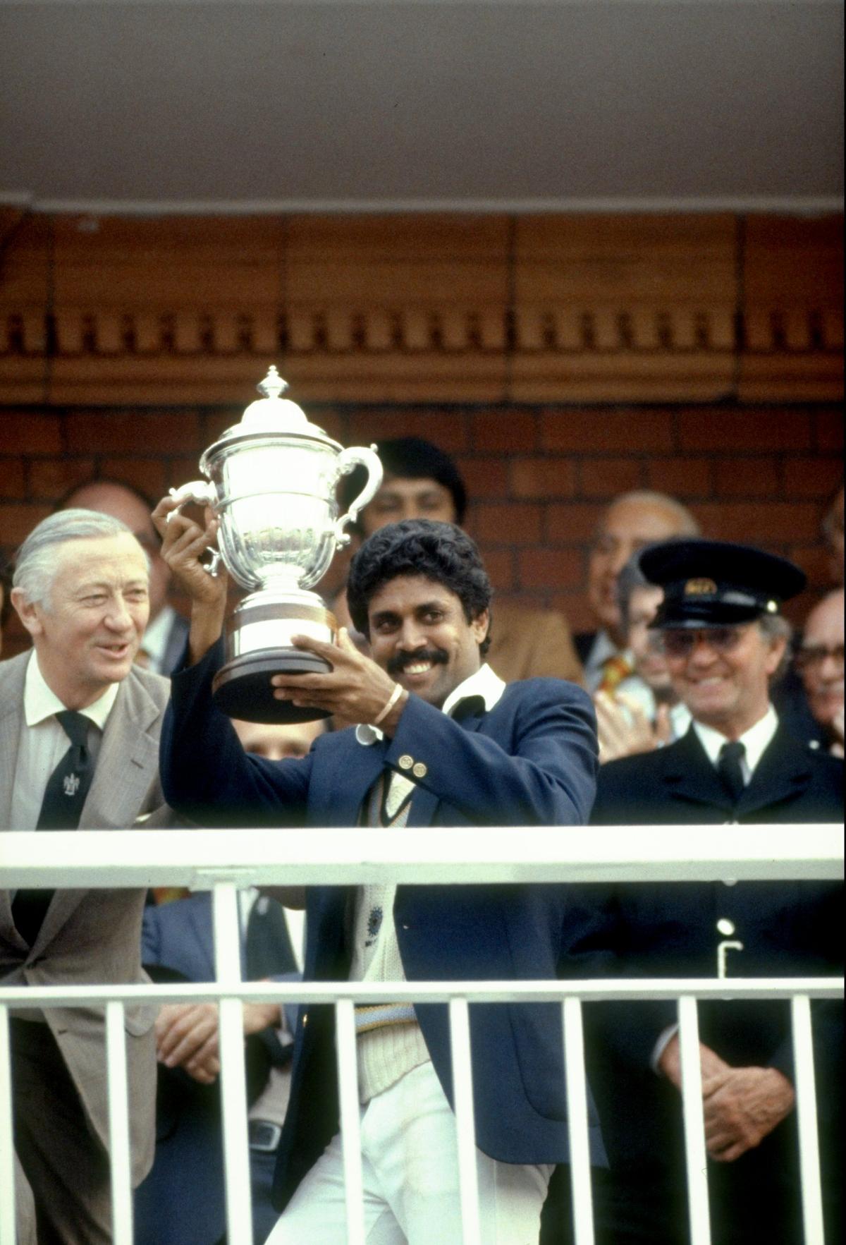 1983 के विश्व कप जीतने वाले कपिल देव के भारत ने देश में एक क्रिकेट क्रांति की। 1983 के विश्व कप जीतने वाले कपिल देव के भारत ने देश में एक क्रिकेट क्रांति की।