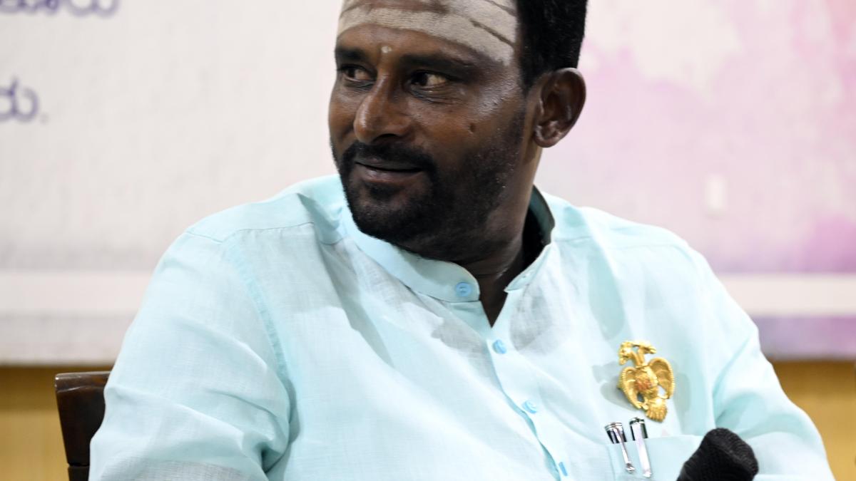 Kashappanavar seeks probe into charge against seer