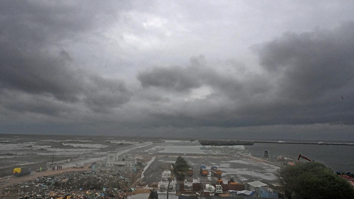 Low pressure area over the Bay becomes well-marked