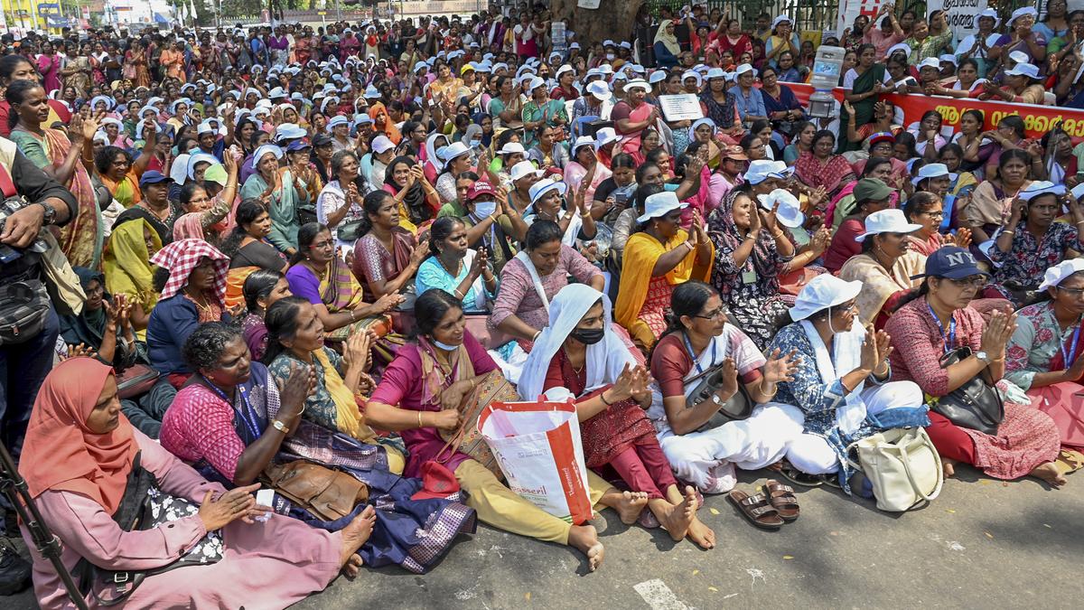 Show of strength by ASHA workers in front of the Secretariat