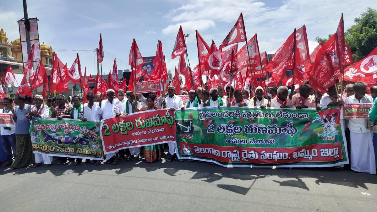 Farmer organisations hold joint dharna in Khammam