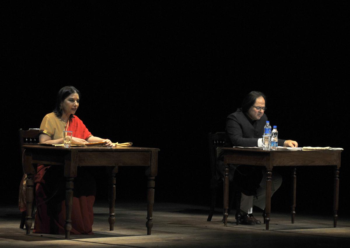 Shabana Azmi and Farooq Shaikh in Tumhari Amrita. 