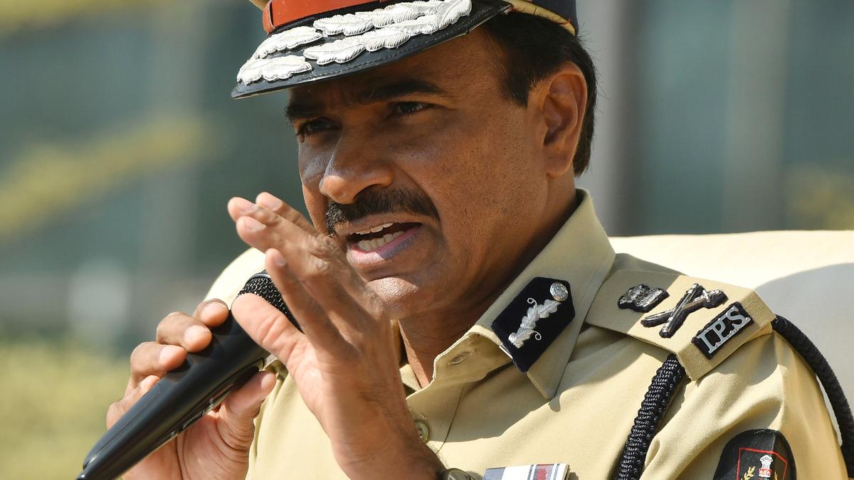 Hyderabad Police Commissioner inspects procession route for Ganesh immersion