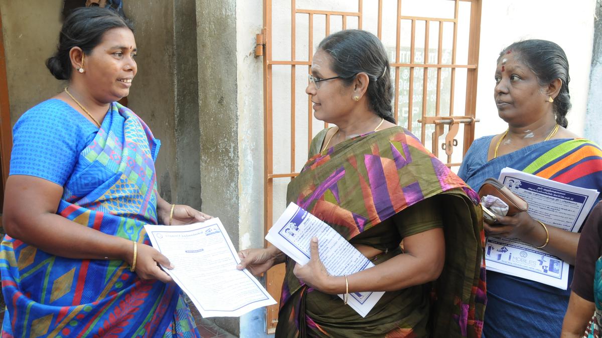 Corporation school teachers in Erode begin campaign for admissions