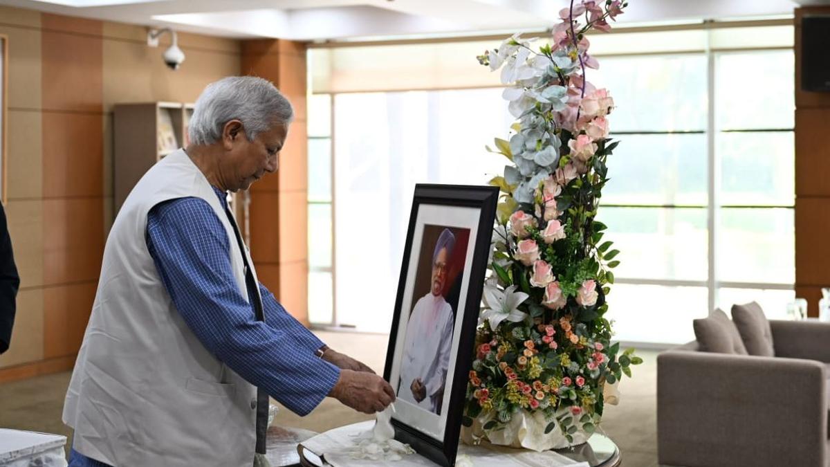 Bangladesh interim govt’s Chief Adviser Muhammad Yunus  pays tribute to Manmohan Singh