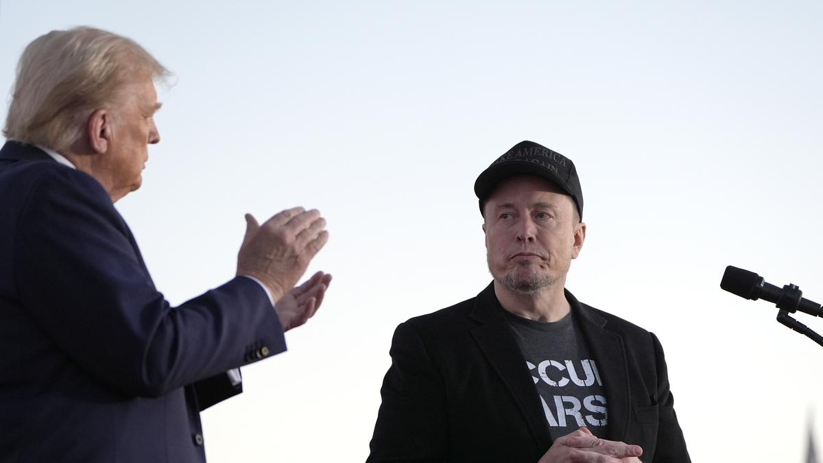 https://th-i.thgim.com/public/incoming/s1fd1b/article69663589.ece/alternates/LANDSCAPE_1200/Musk_Trump_93469.jpg