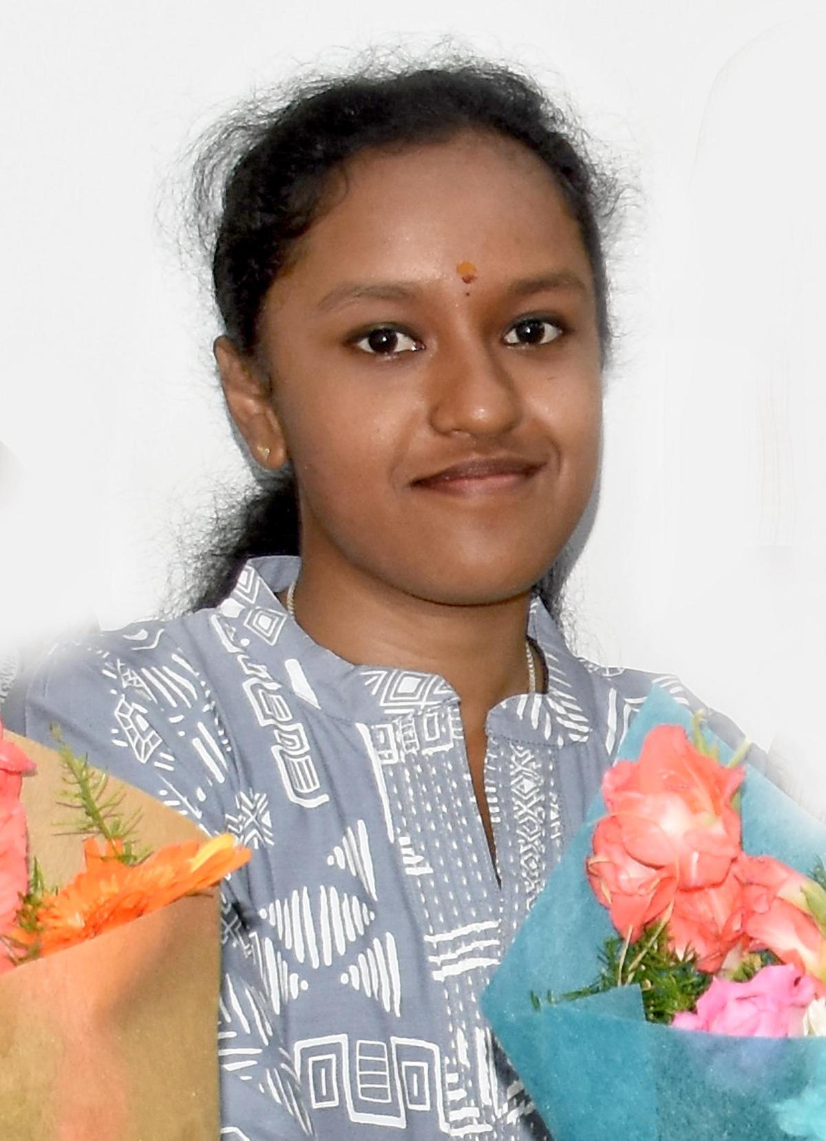 Mysuru: Chitra Spoorthy scores 597/600 in Commerce
