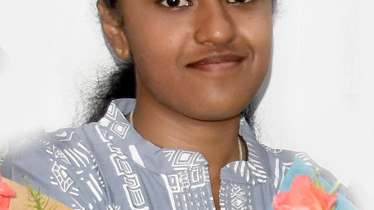 Mysuru: Chitra Spoorthy scores 597/600 in Commerce
