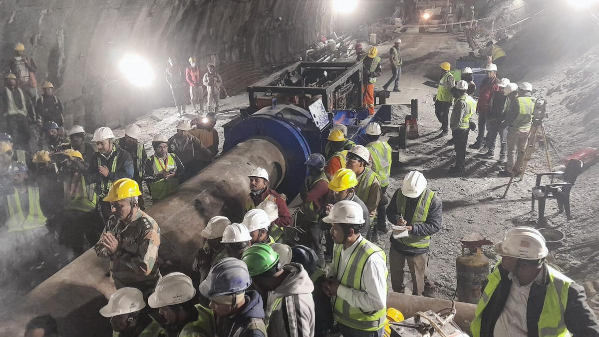 Silkyara Tunnel collapse | Twenty one metres drilled through rubble for labourers' rescue