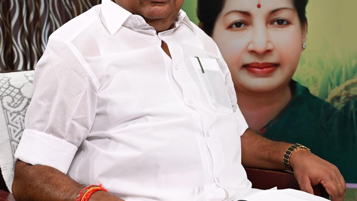 Palaniswami criticises DMK government over paddy procurement
