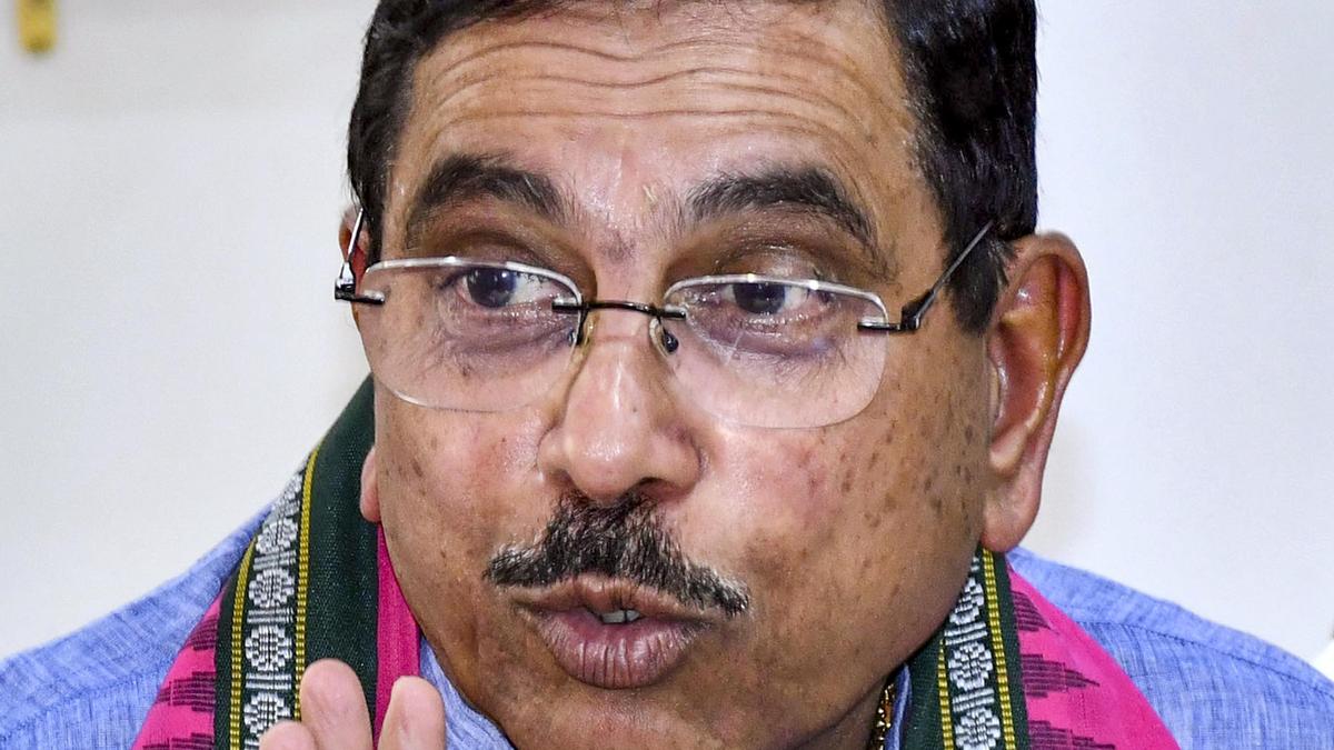 Hydrogen Fuel Cell EVs transformative to shape India's clean future: Pralhad Joshi