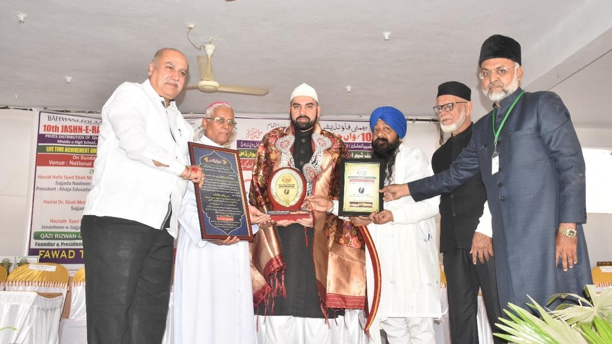 Khwaja Bande Nawaz Dargah chief gets award