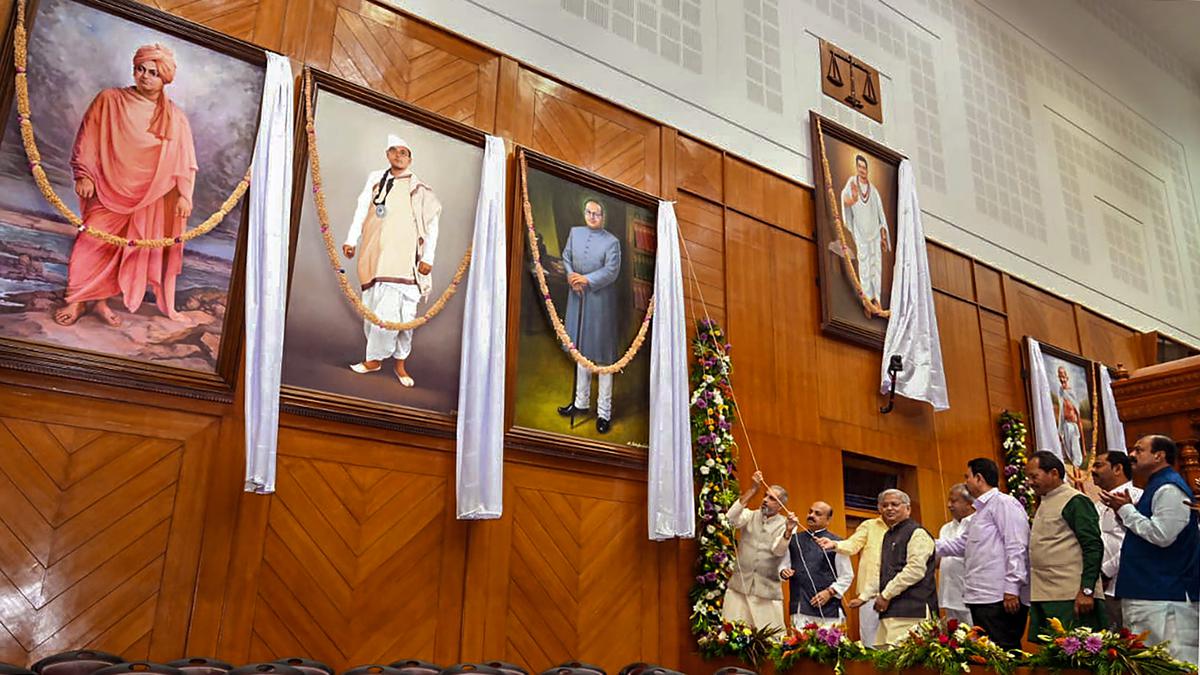 Karnataka Chief Minister Basavaraj Bommai and Karnataka Assembly Speaker Vishweshwar Hegde Kageri unveil portraits of Swami Vivekananda, Subhas Chandra Bose and Dr. B.R. Ambedkar on the first day of the winter session of the Karnataka Assembly, at Suvarna Vidhana Soudha in Belagavi, on December 19, 2022. 