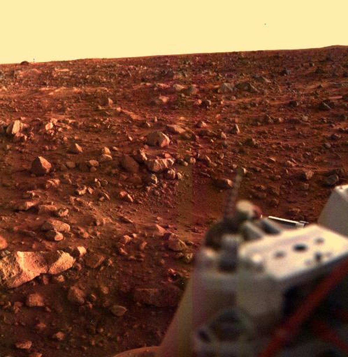 Sunset at the Viking 1 lander’s site. Sunset at the Viking 1 lander’s site.