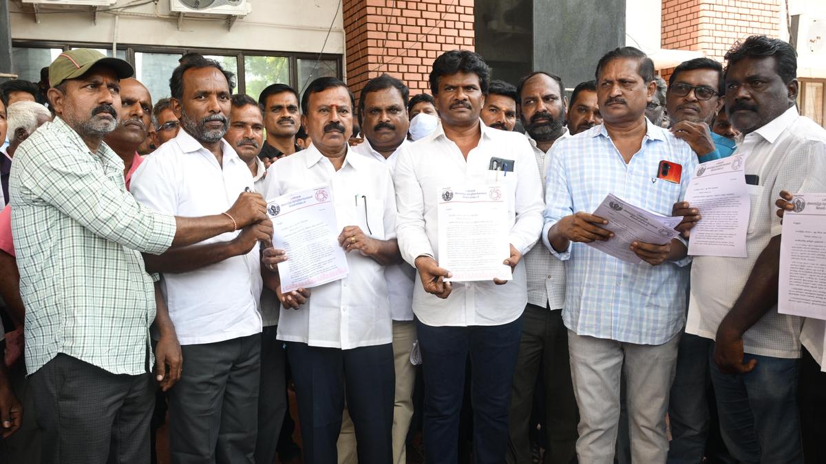 Tasmac unions in Salem threaten protest over staff welfare, shop timing issues