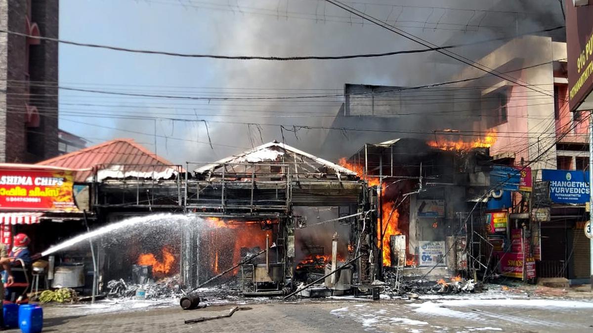 Fire breaks out in Mumbai suburban market, several shops gutted