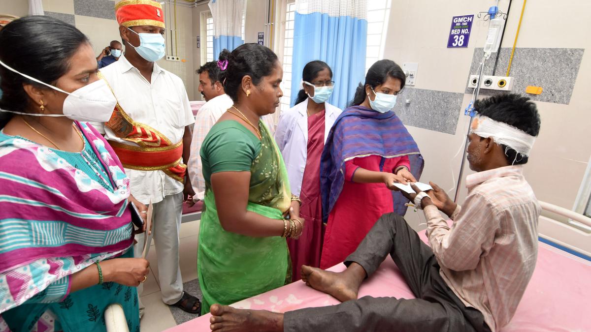 Cheques from CM’s relief fund handed over to those injured in accident in Krishnagiri