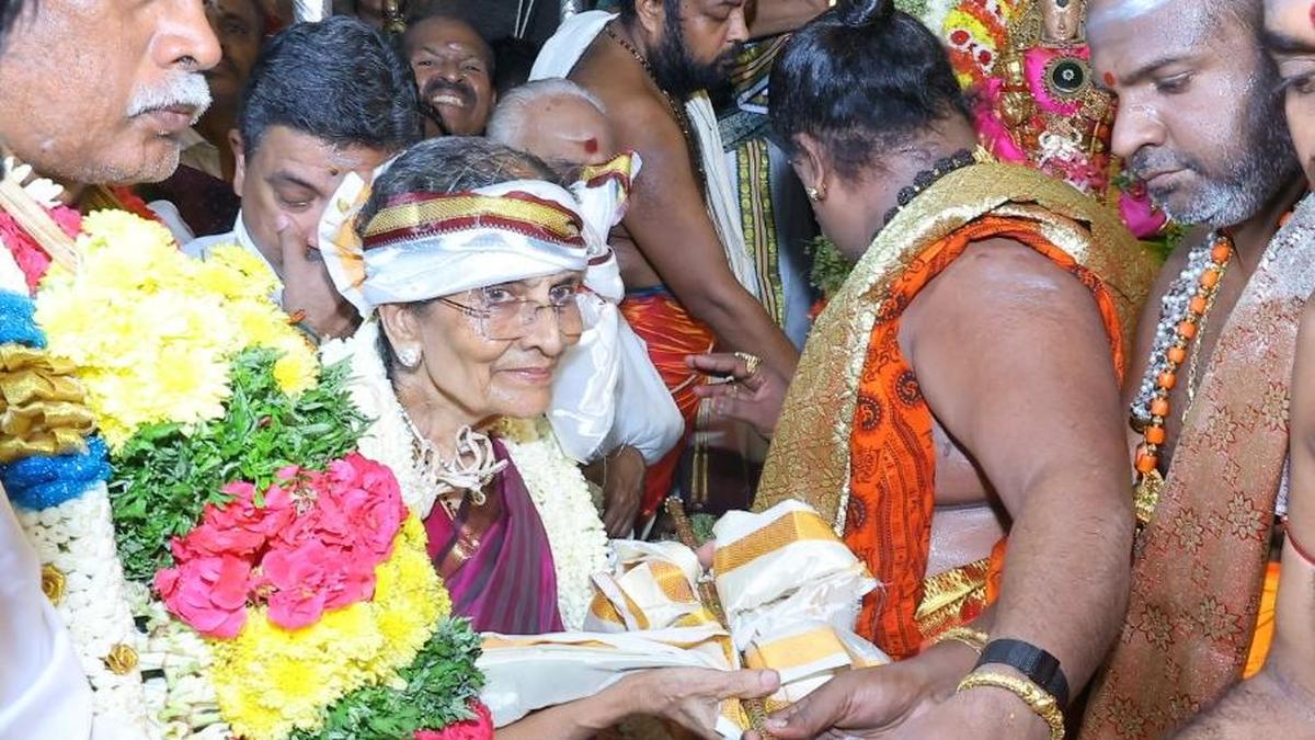 ’Pattabishekam’ performed in a grand manner at Meenakshi Temple