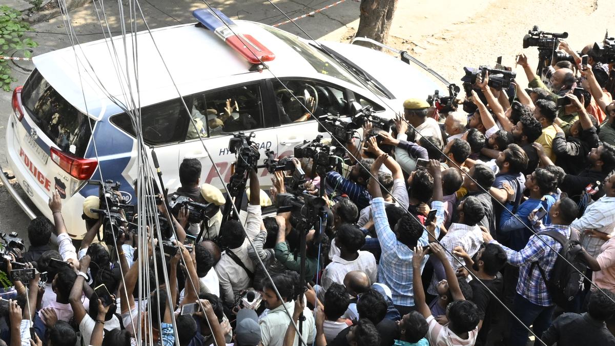 Fans jostle to catch a glimpse of Allu Arjun