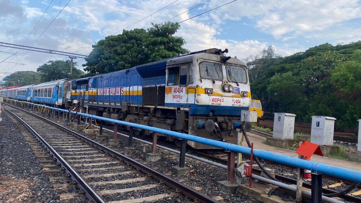 Switch to RailOne app as Indian Railways will decommission UTSonMobile app from March 1