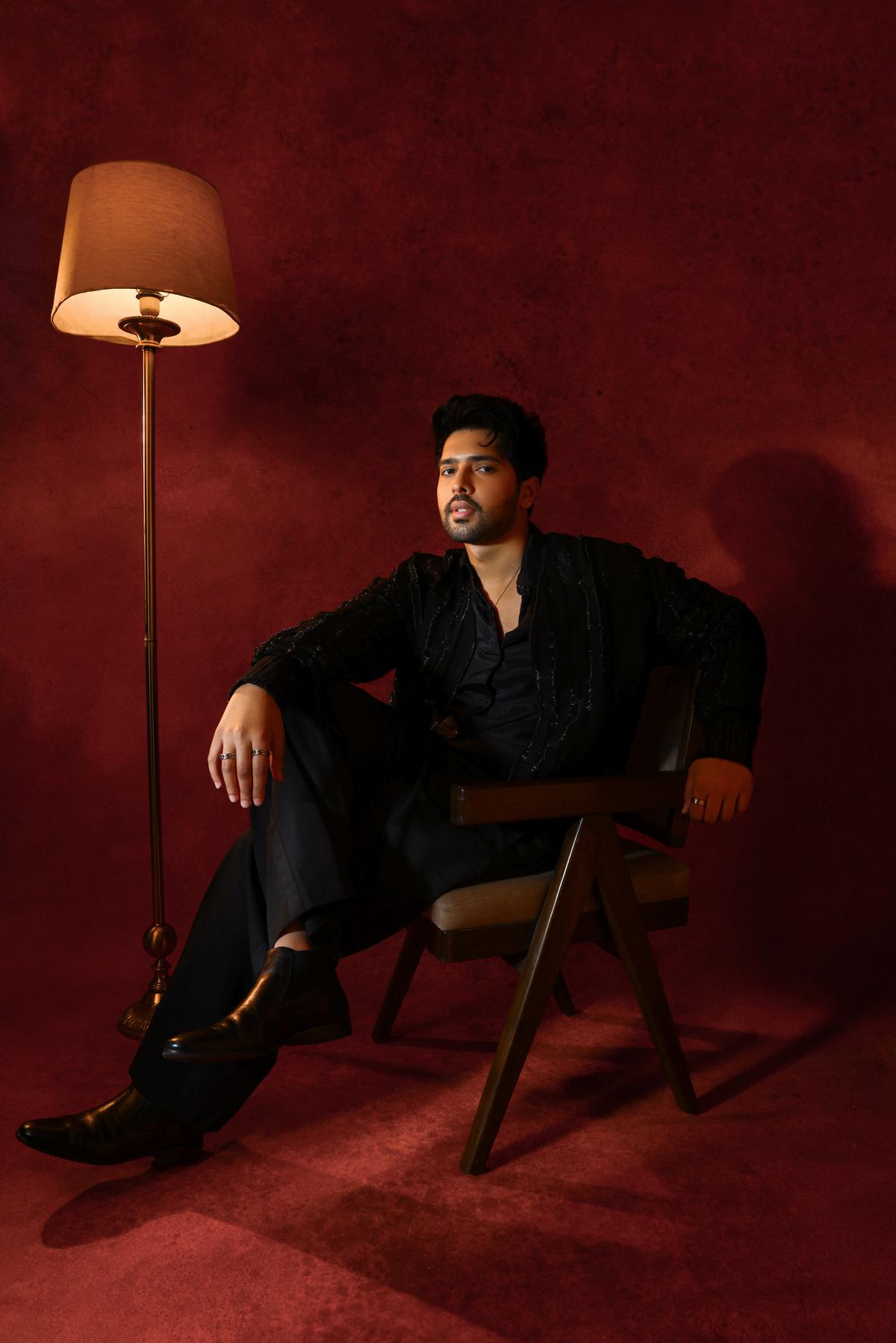 अरमान मल्लिक का नया गीत बारी बारी एक ग्रूवी हिंदी-पंजाबी पॉप ट्रैक है 1 Armaan1081%201