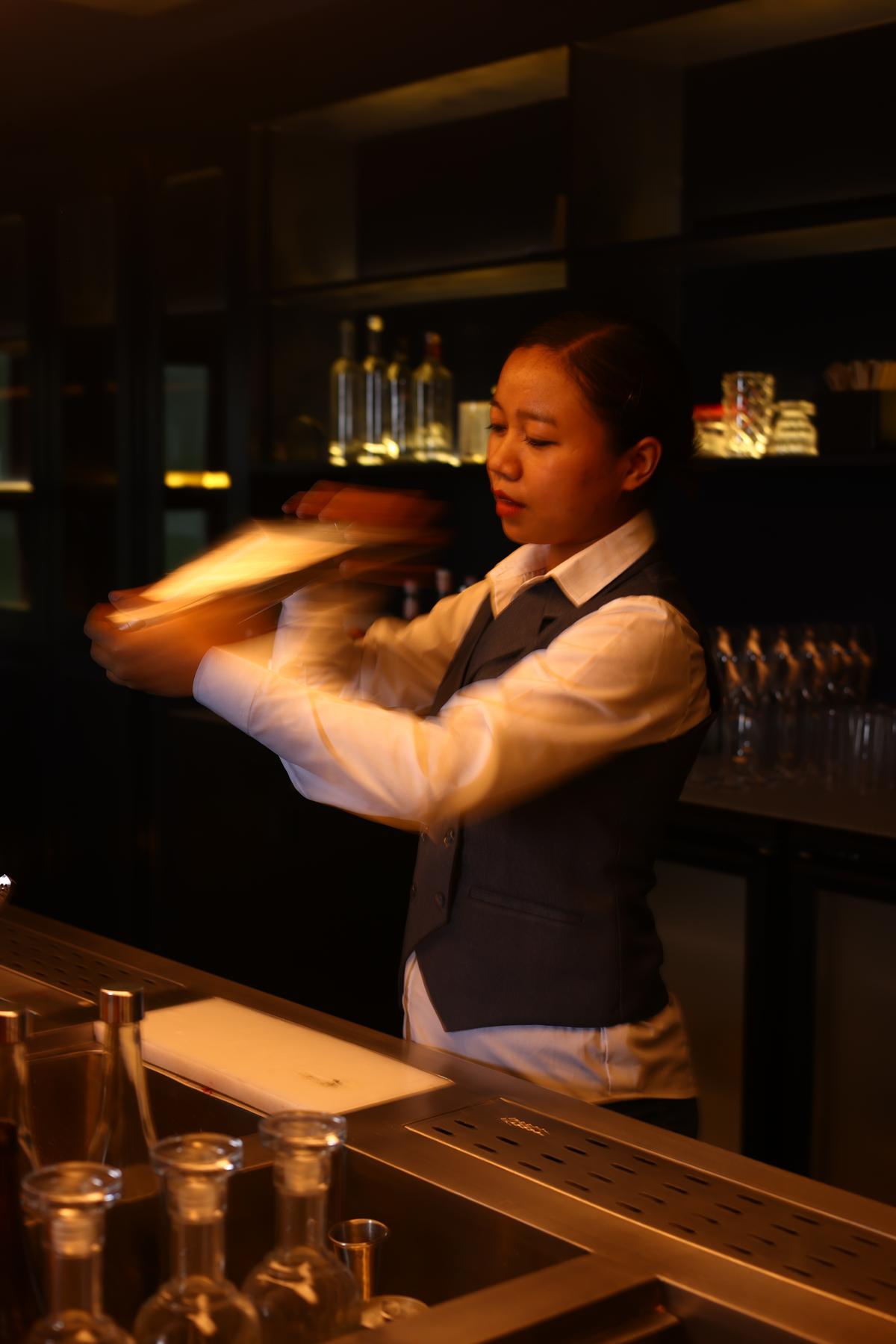 All'interno del bar dietro la paninoteca