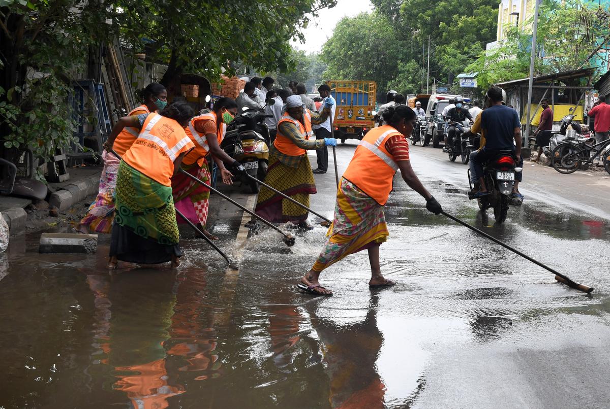 T.N. Rains | Panel to study a few flooded areas in Chennai to work on solution, says Minister K.N. Nehru