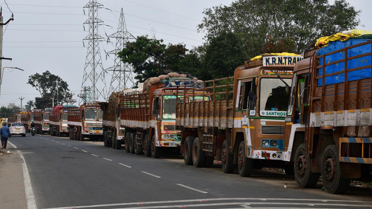 Price of big onion slumps in Coimbatore