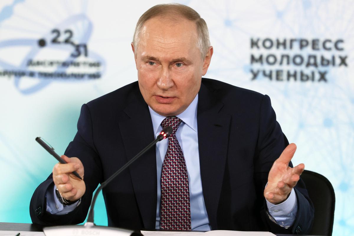 Putin is open to talks on Ukraine, Kremlin says