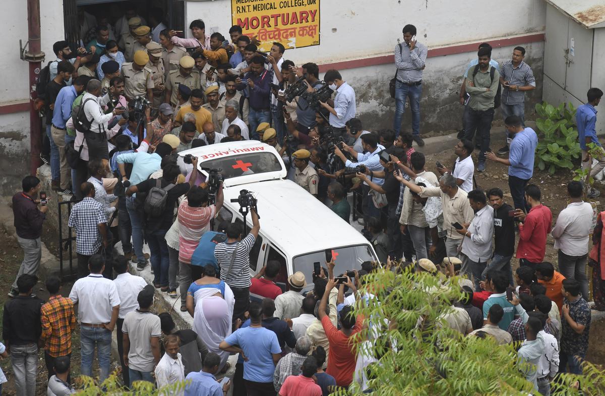 A crowd gathers outside the mortuary of Ravindra Nath Tagore Medical College as the body of tailor Kanhaiya Lal Teli is brought out to be taken to his residence.