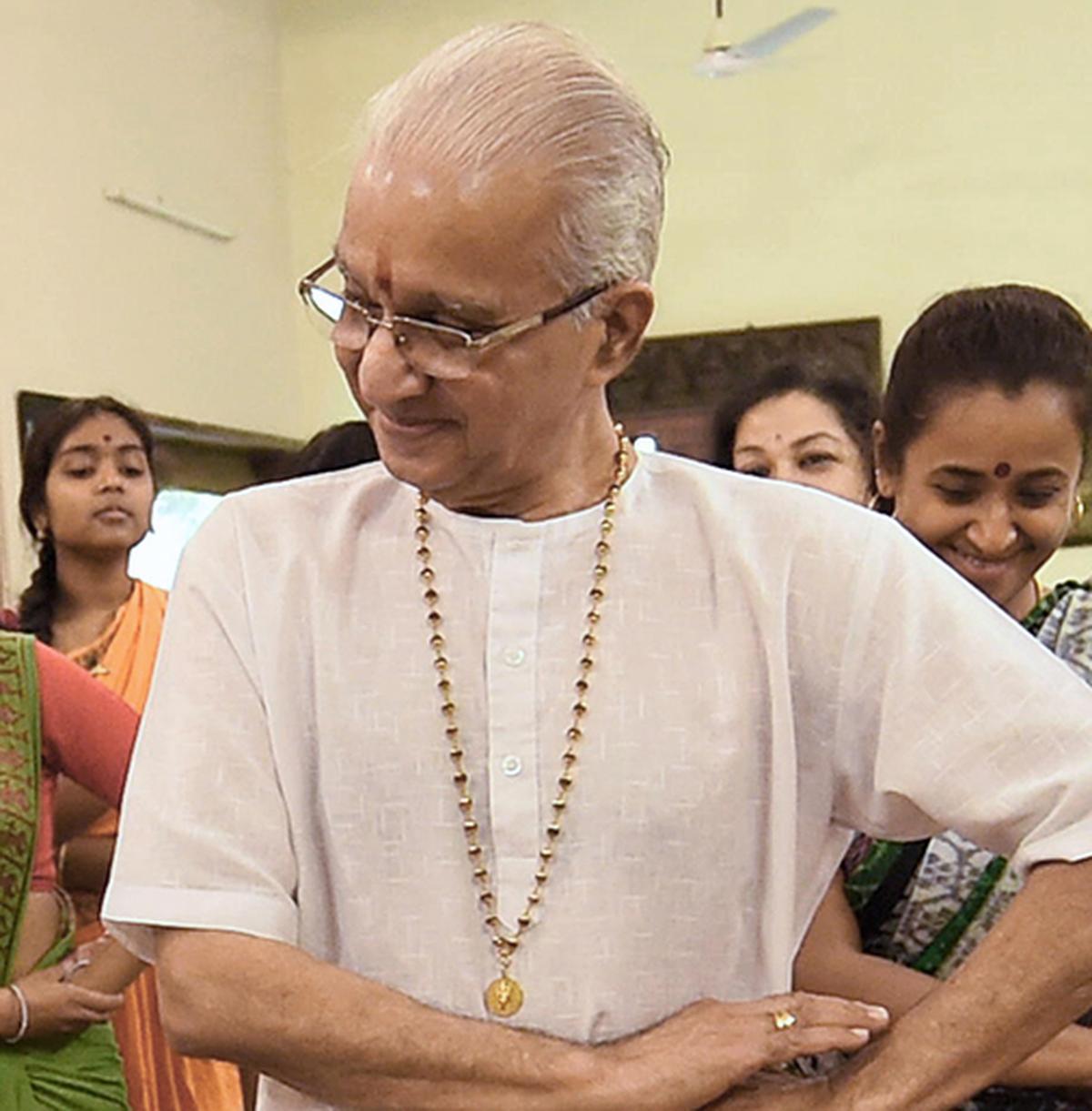 V.P. Dhananjayan at a workshop held for students and teachers at Bharata Kalanjali in Chennai.